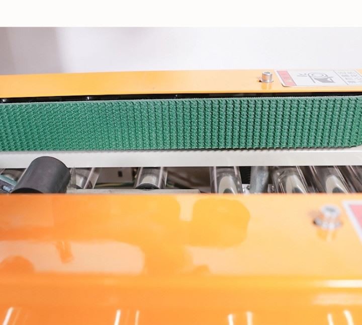 sealing labeling machine.9